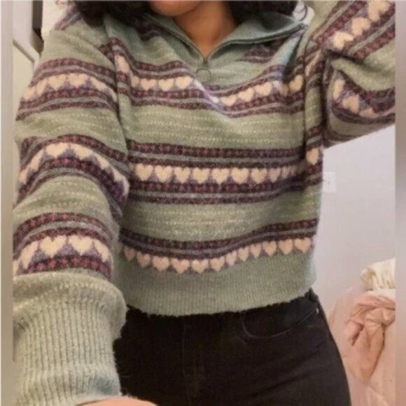 Nordstrom Sweaters - NWT Nordstrom BP Cropped Sweater Size Small Green White Heart Printed Mock Neck